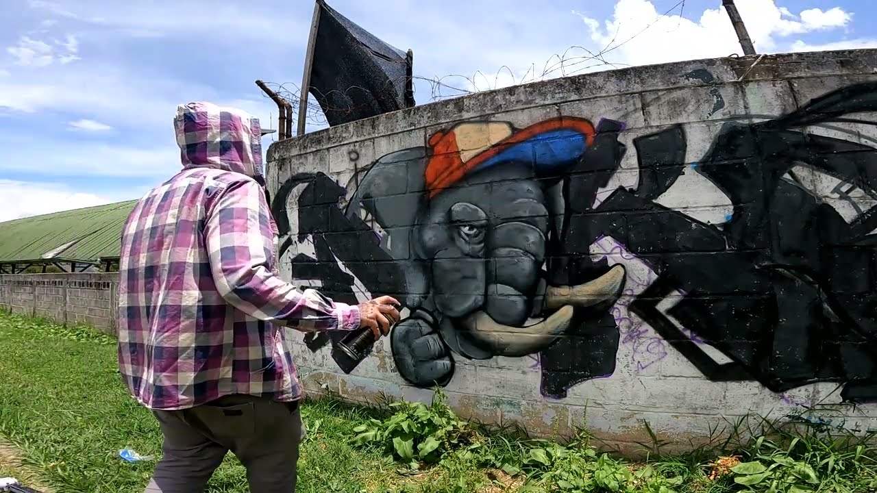 Graffiti Quick piece con elefante en nueva escuela, efectos de fuego