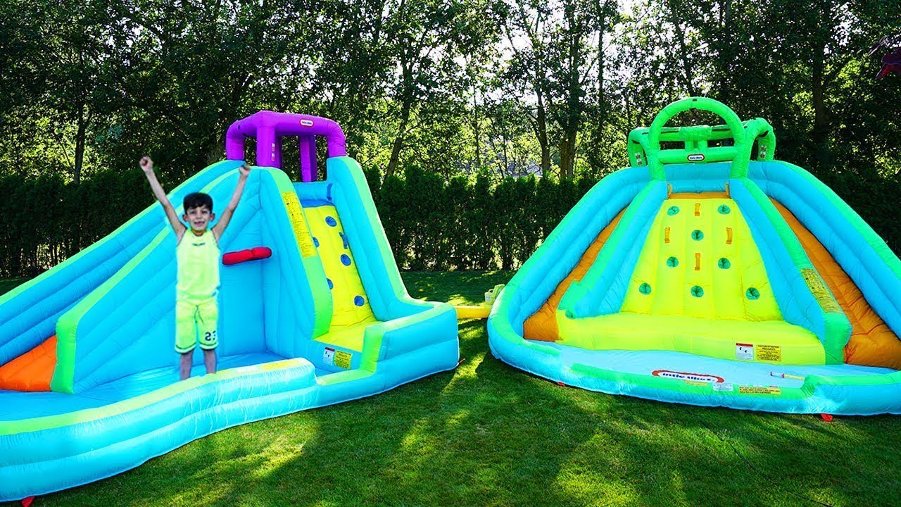 Jason और Alex खिलौने के inflatable साथ खेलते हैं - बच्चों के लिए मजेदार कहानियाँ