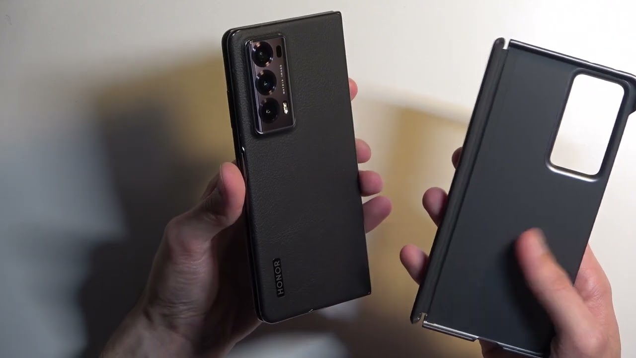 Unboxing of Honor Magic V2