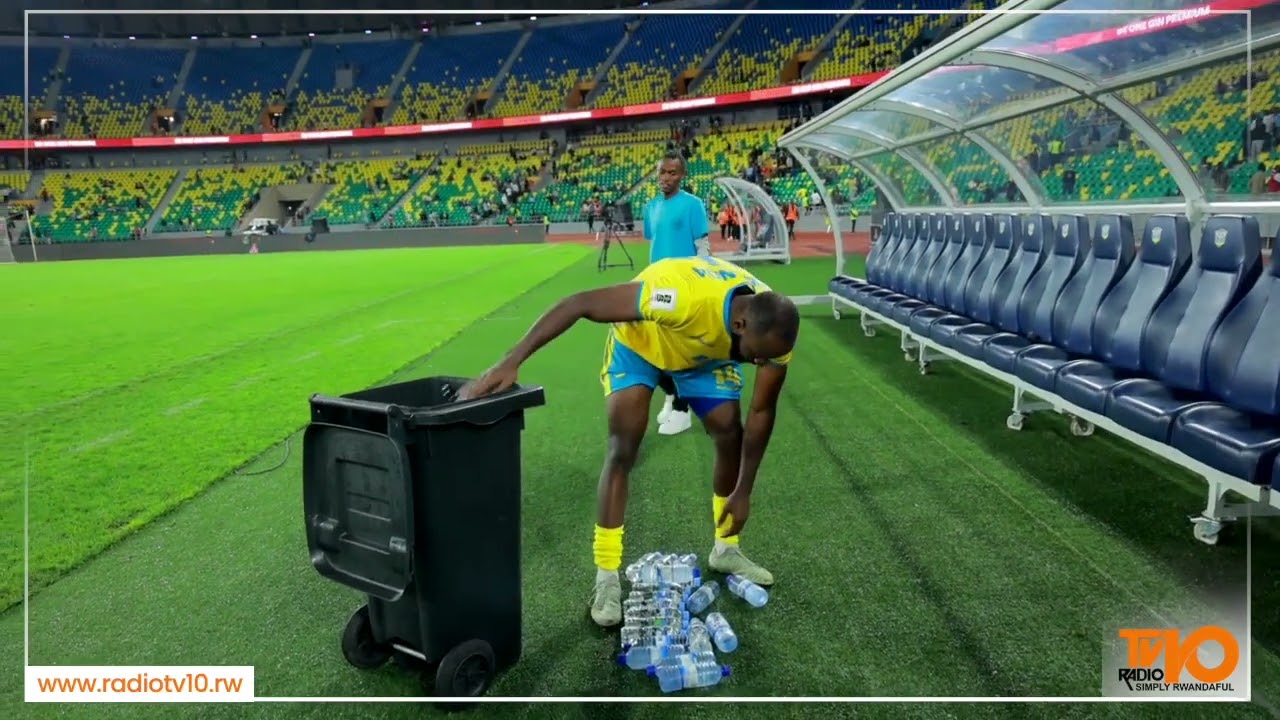 KAVITA YASUKUYE AHO ABAKINNYI B’U RWANDA NA BÉNIN BARI BICAYE, ATORAGURA AMACUPA YOSE Y’AMAZI