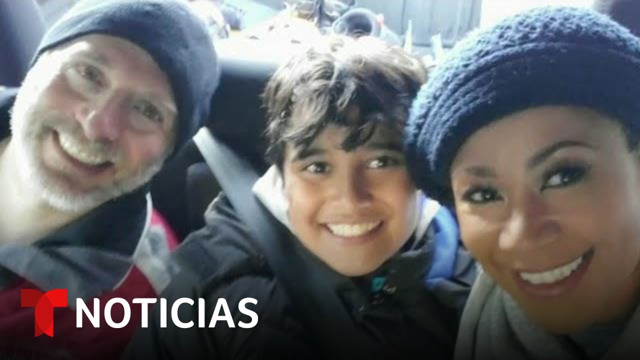 Madre latina sufre ataque racista en un tren en Nueva York | Noticias Telemundo