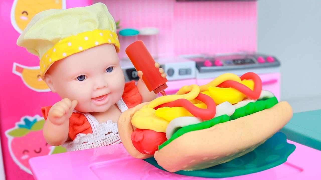 MEGIE FEZ UM HOT DOG GIGANTE PARA O LANCHE!