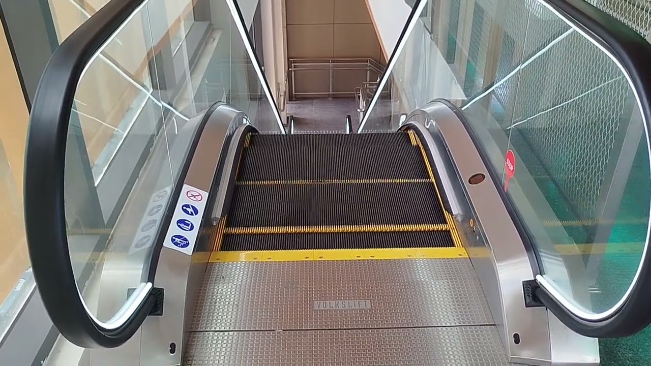 escalator buzzer Suzhou Shenlong Seloon 苏州神龙塞隆 volklift @ Suratthani airport ( skywalk to Public )