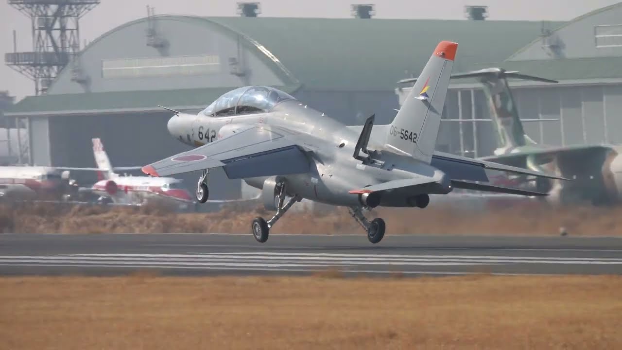Kawasaki T-4 Plane Spotting at IRUMA Airbase runway17, JAPAN
