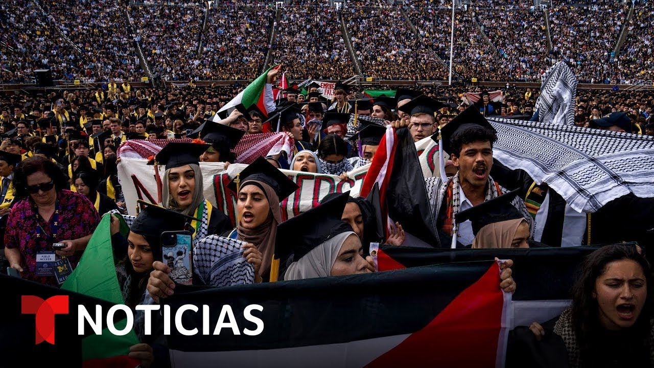 Las protestas contra la guerra en Gaza empañan graduaciones universitarias | Noticias Telemundo