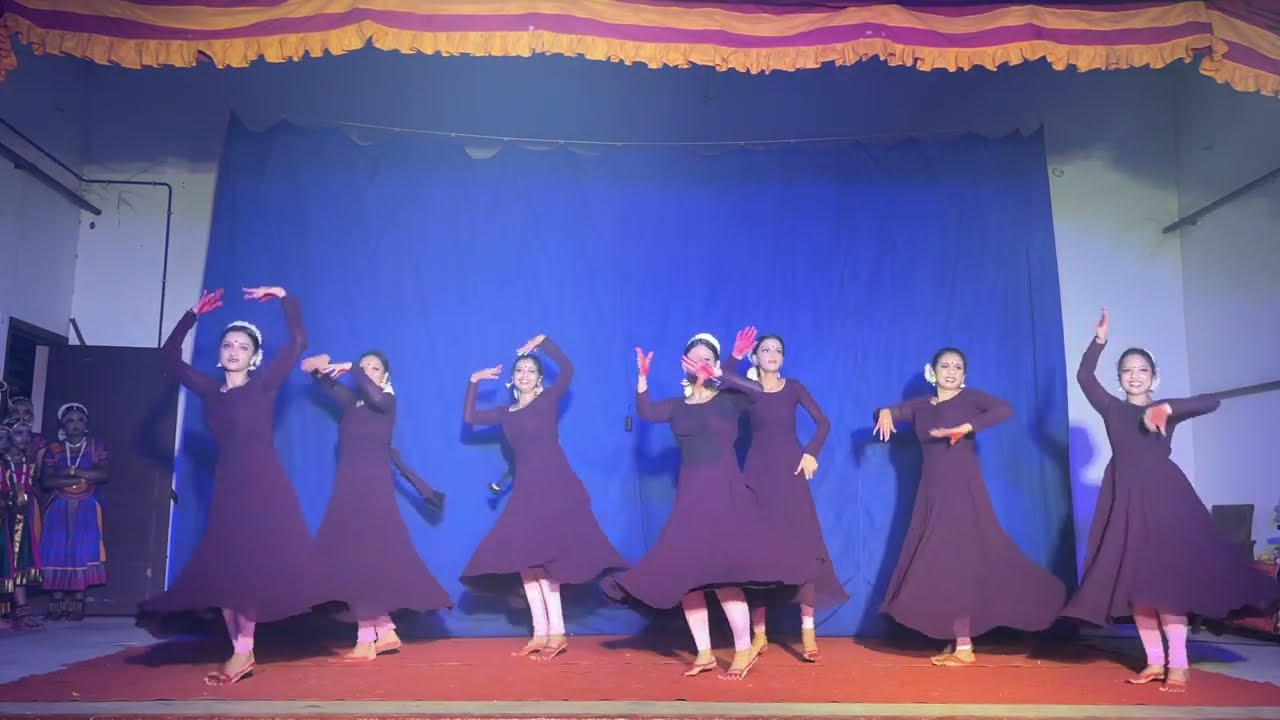 MAYA DEVAKIKKU MAKAN PIRANNE DANCE SONG | മായ ദേവകിക്ക് മകൻ പിറന്നേ | STAGE DANCE | ULSAVAM VIBE