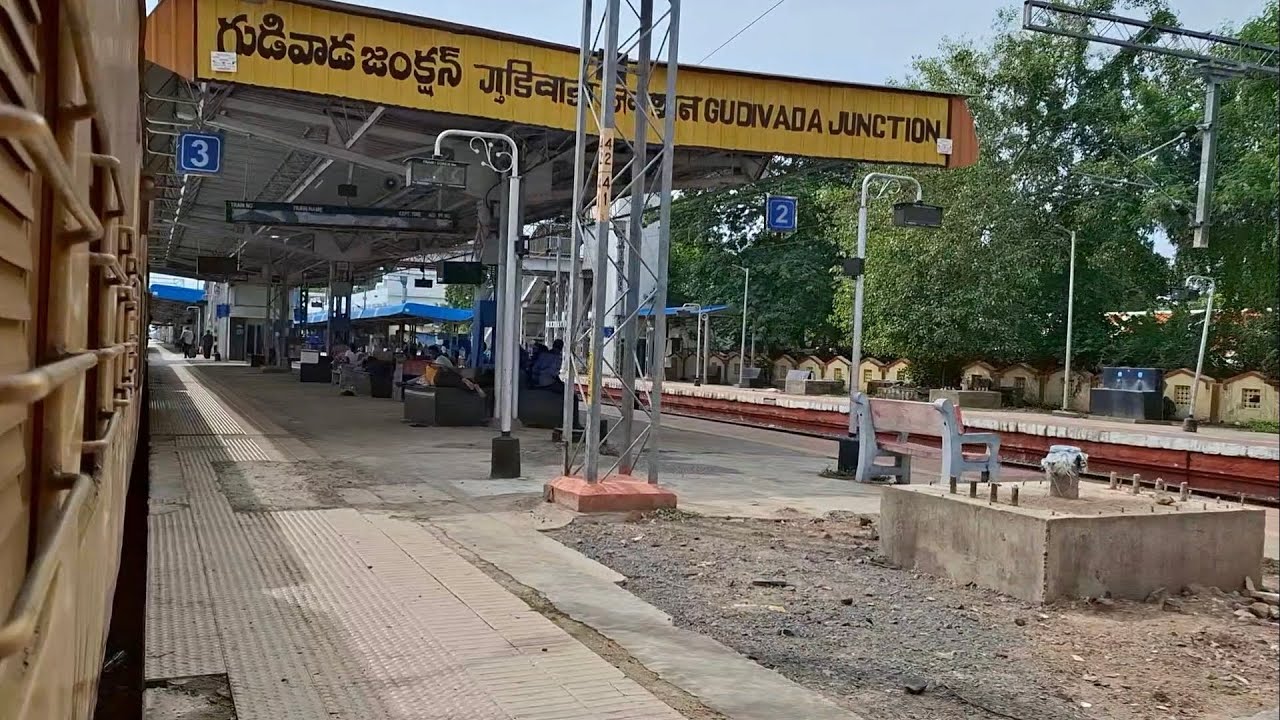 GUDIVADA JUNCTION RAILWAY STATION ON BOARD SKIPPING VSKP-KOLLAM SPL EXPRESS TRAIN