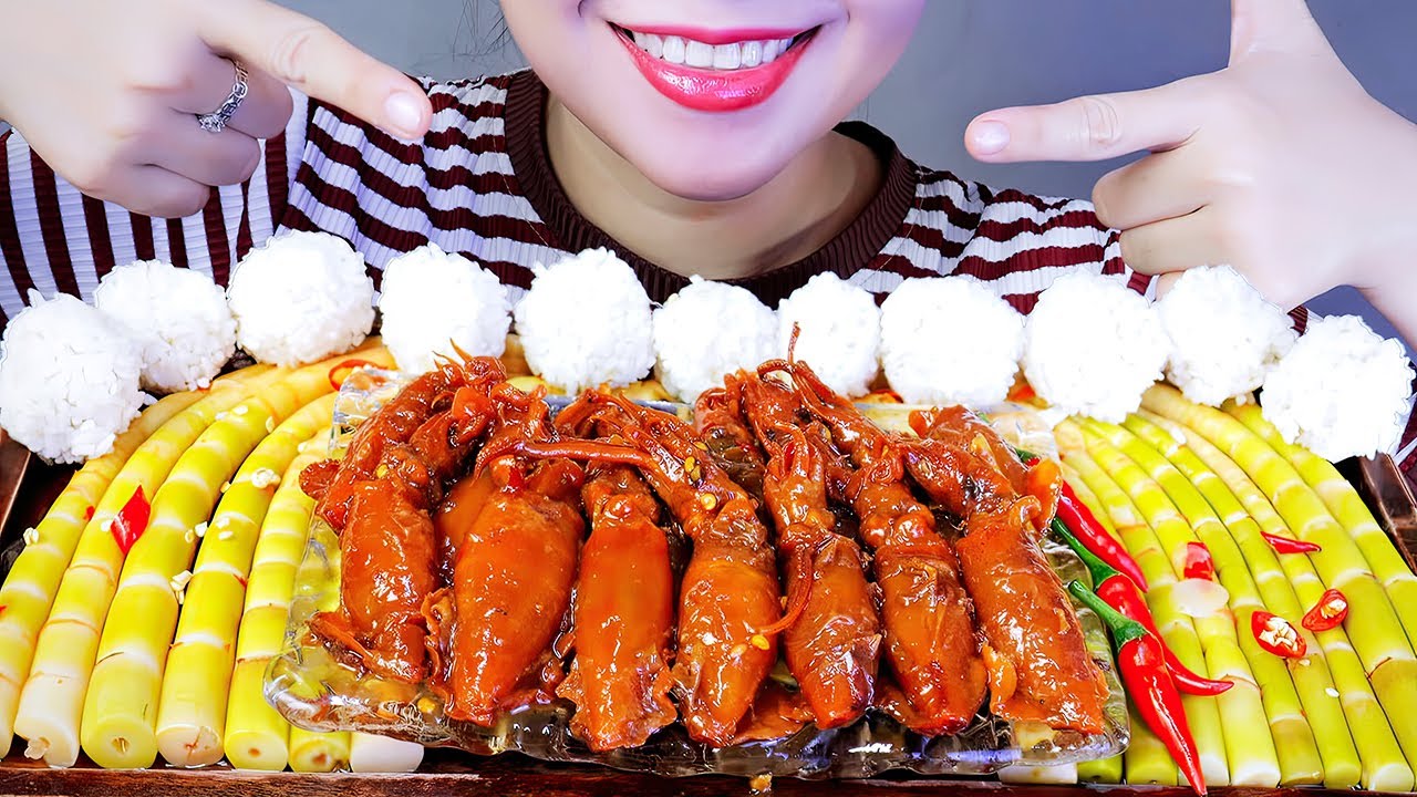ASMR Squid braised in fish sauce and garlic and sour and spicy pickled bamboo shoots | LINH-ASMR