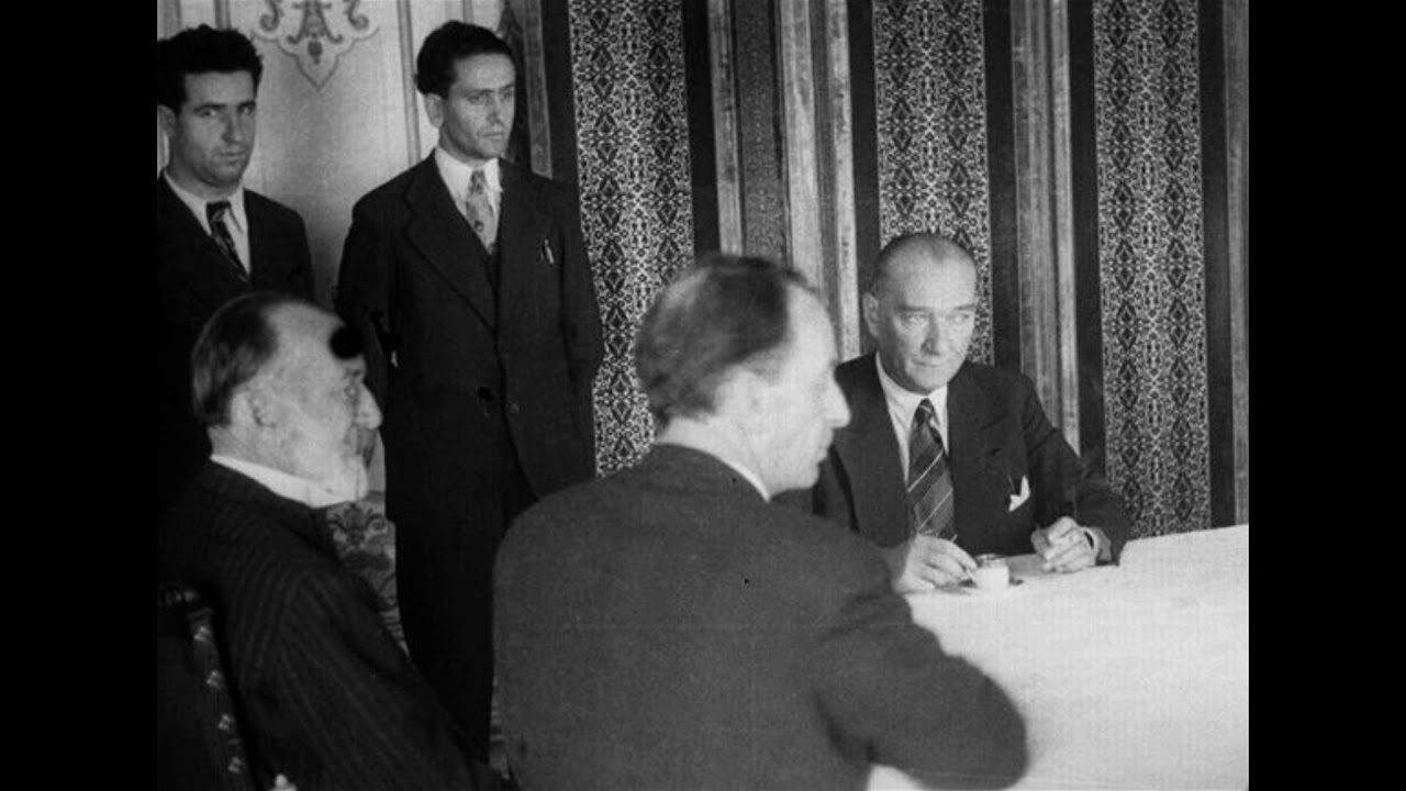 Atat&uuml;rk'&uuml;n Sevdiği Şarkılar - Pencere A&ccedil;ıldı Bİlal Oğlan