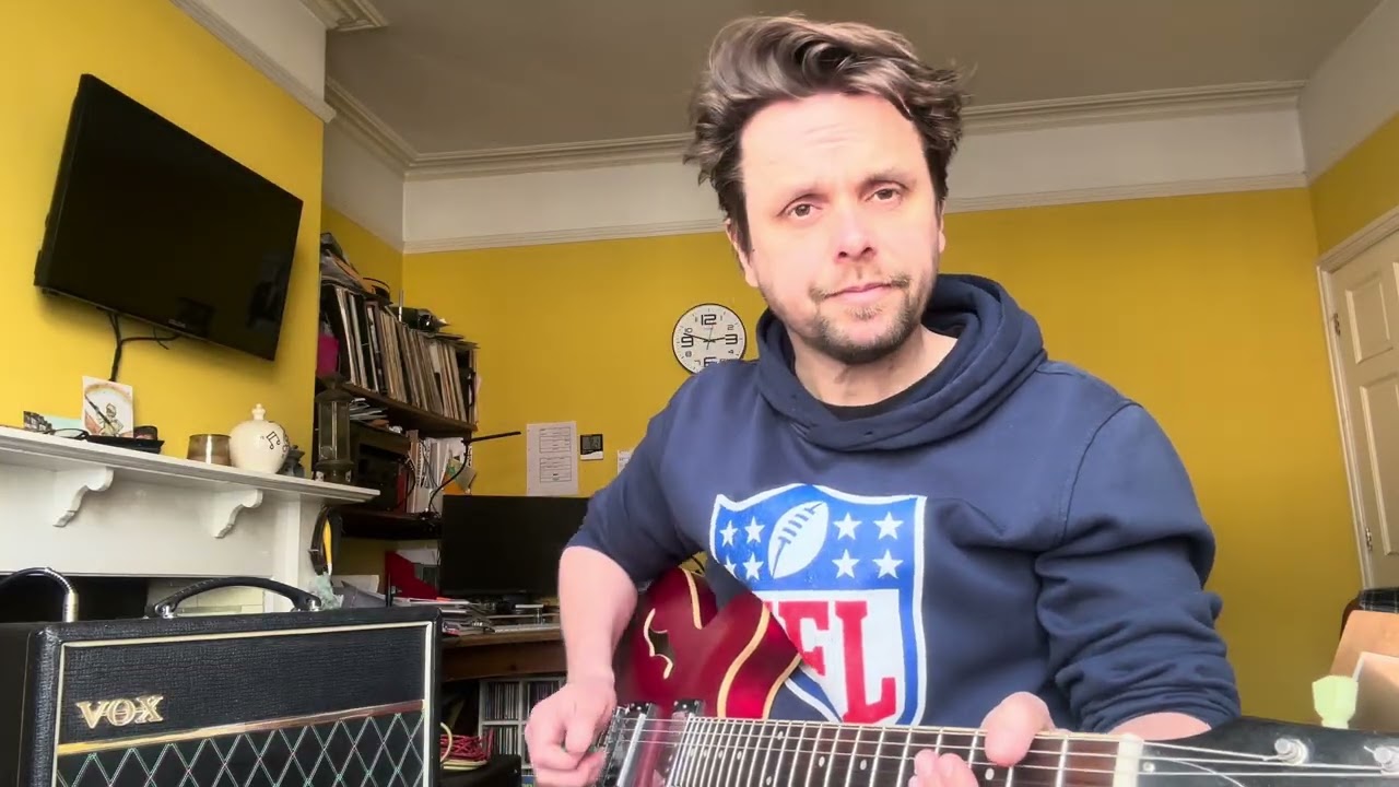 26. How to play a really simple solo over major chords using the pentatonic scale