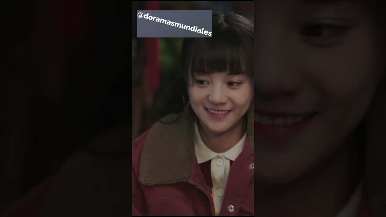 Ella tiene fr&iacute;o y los 2 le dan sus guantes y bufanda ... #dramachino #doramasmundiales #ternura