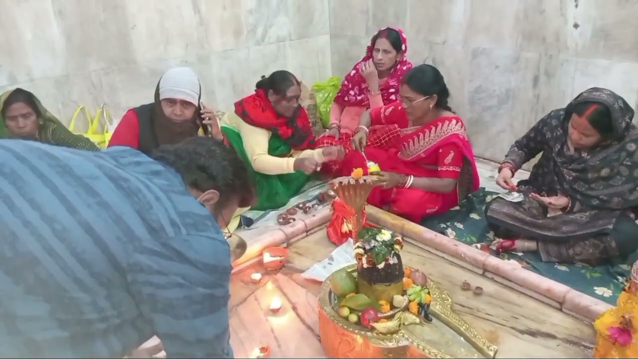 Moha Shiva choturdoshi te paribarer sobai ke niye babar mathay jol dilam #omnamashiva #love #mantra 