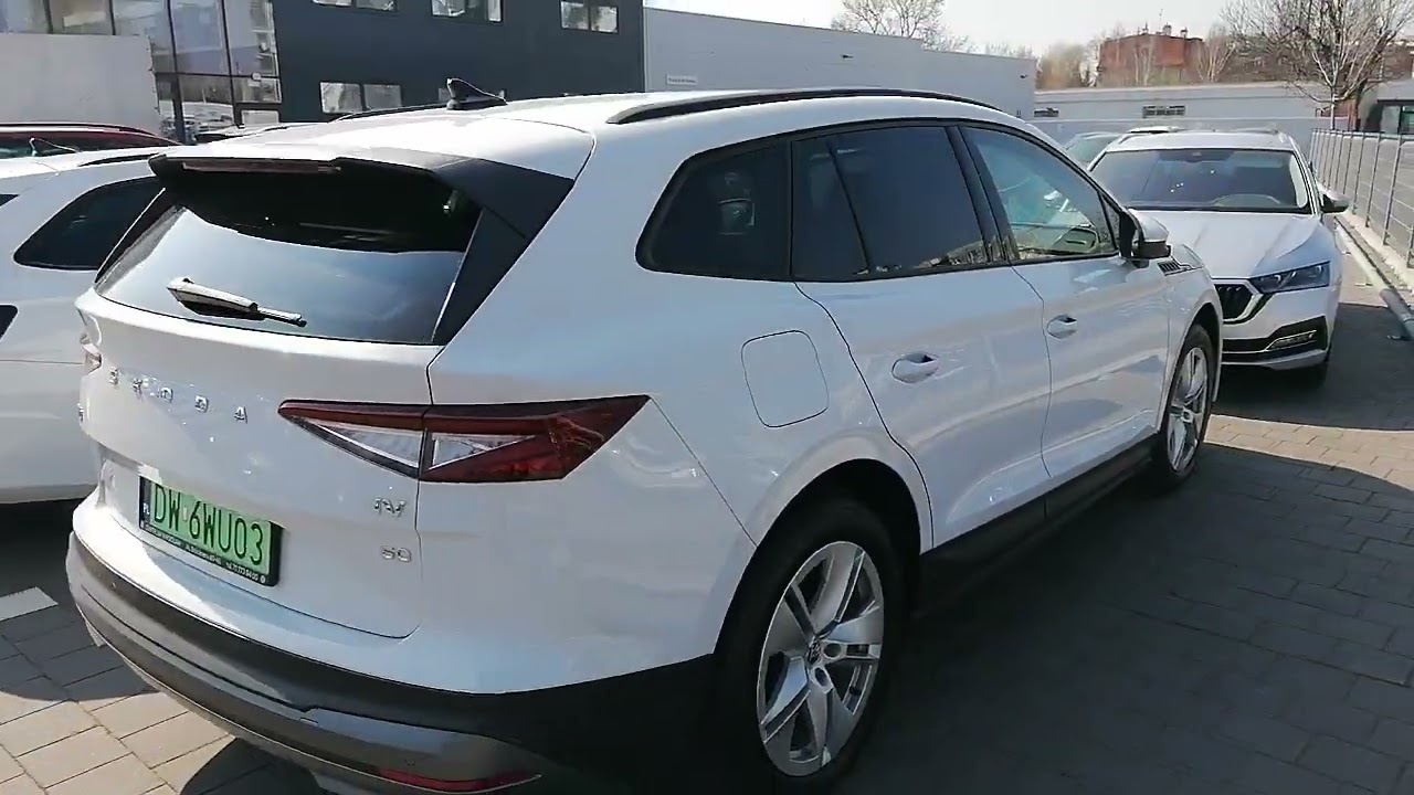 Wrocław, Salon SKODY, Skoda ENIAQ na Parkingu VID 20250325 123845