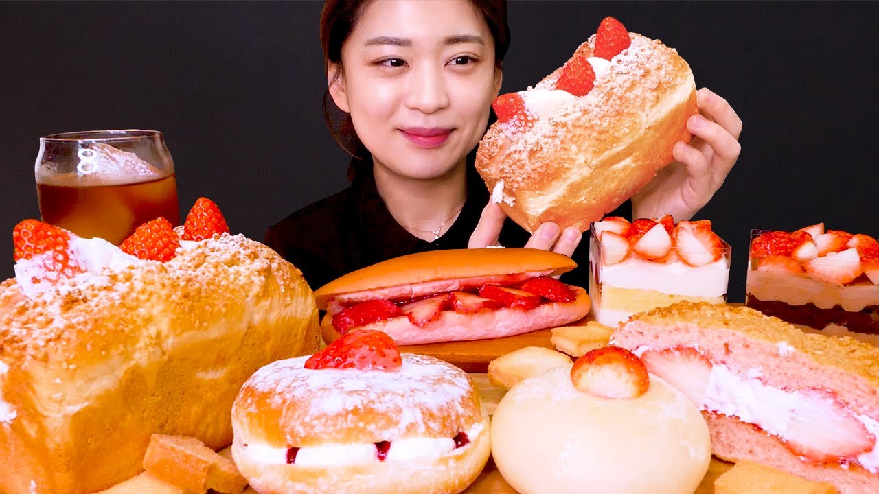 🍓Strawberry dessert😍딸기 디저트 먹방 파티✨딸기빵 모두내꺼야!❤ [Chocolate, Soboro Bread, Milk Cream, Donut] Mukbang