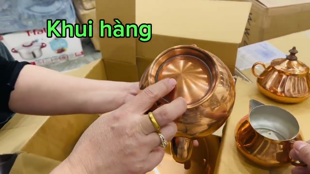 Em khui hàng mới về,