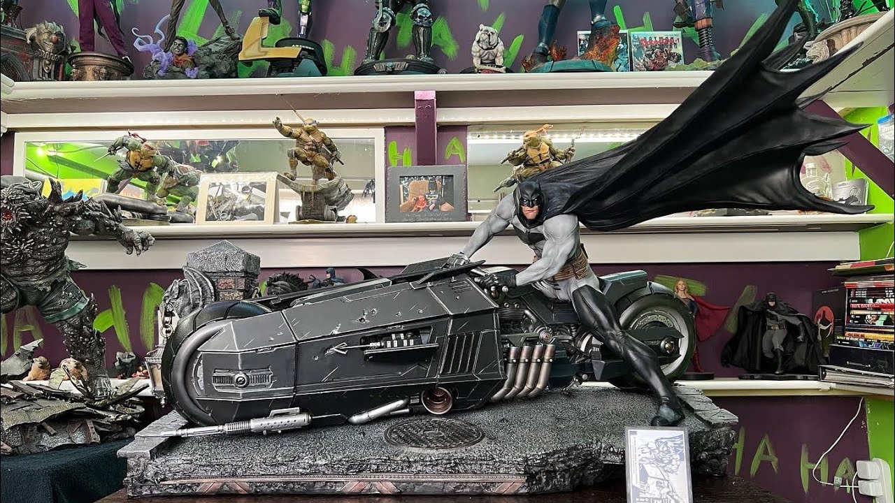 Batman, White Knight (Batcycle Edition) statue, review, Xm Studios