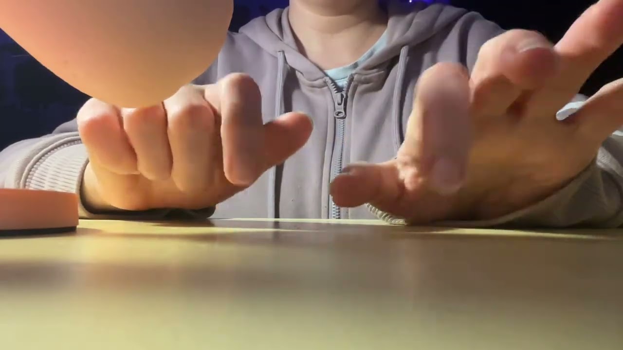 asmr fast tapping and scratching my desk (no talking)