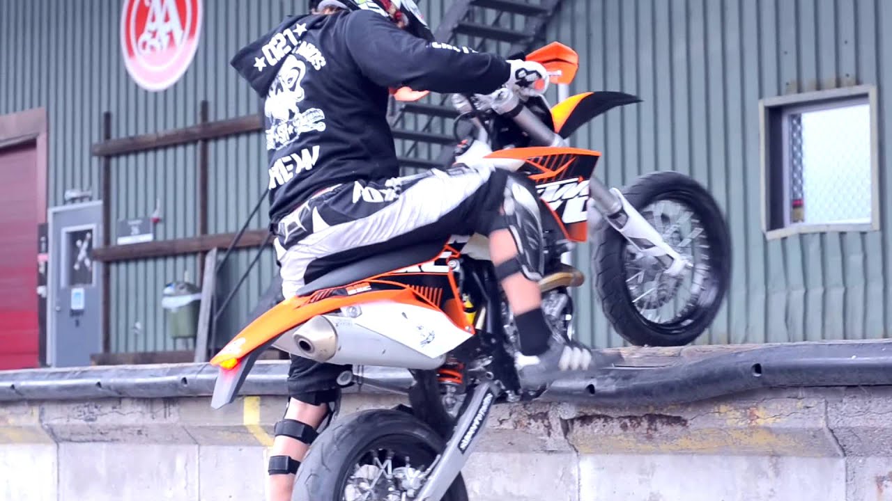 Supermoto Fun! Chill night with the Retards... [2012]