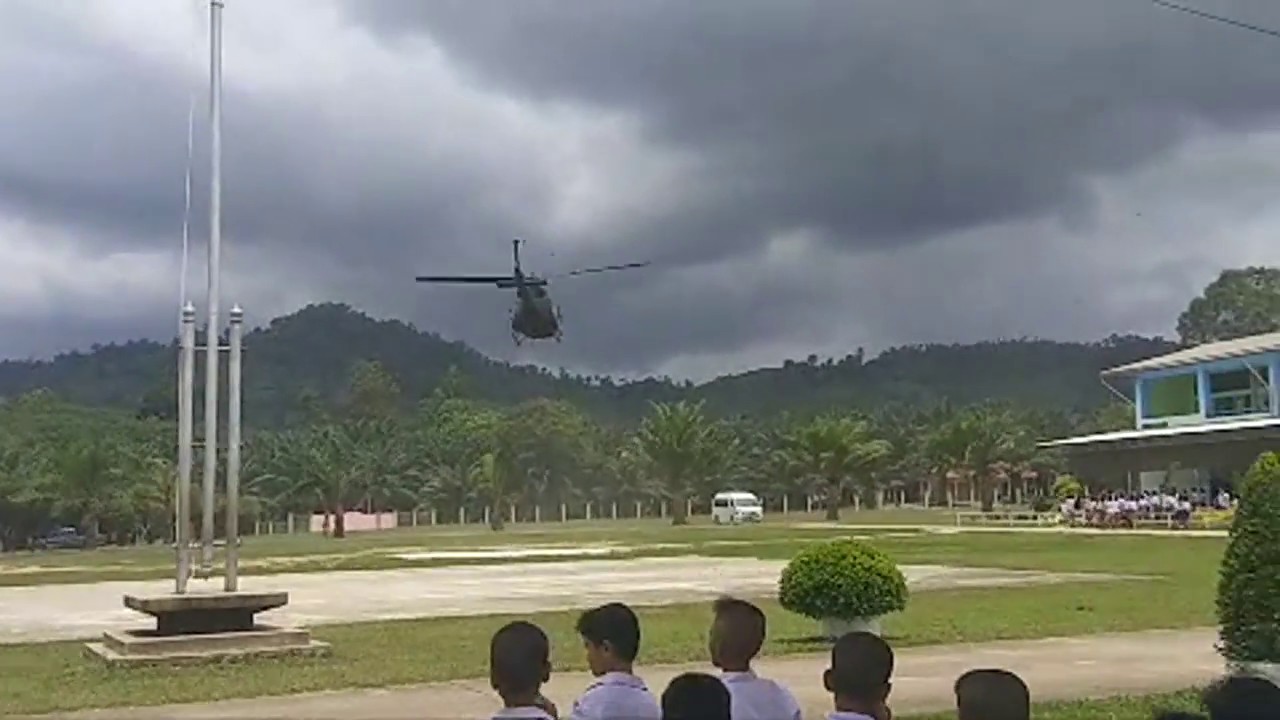 🚁ดูเฮลิคอปเตอร์กำลังขึ้นจากโรงเรียน Helicopter #Thailand