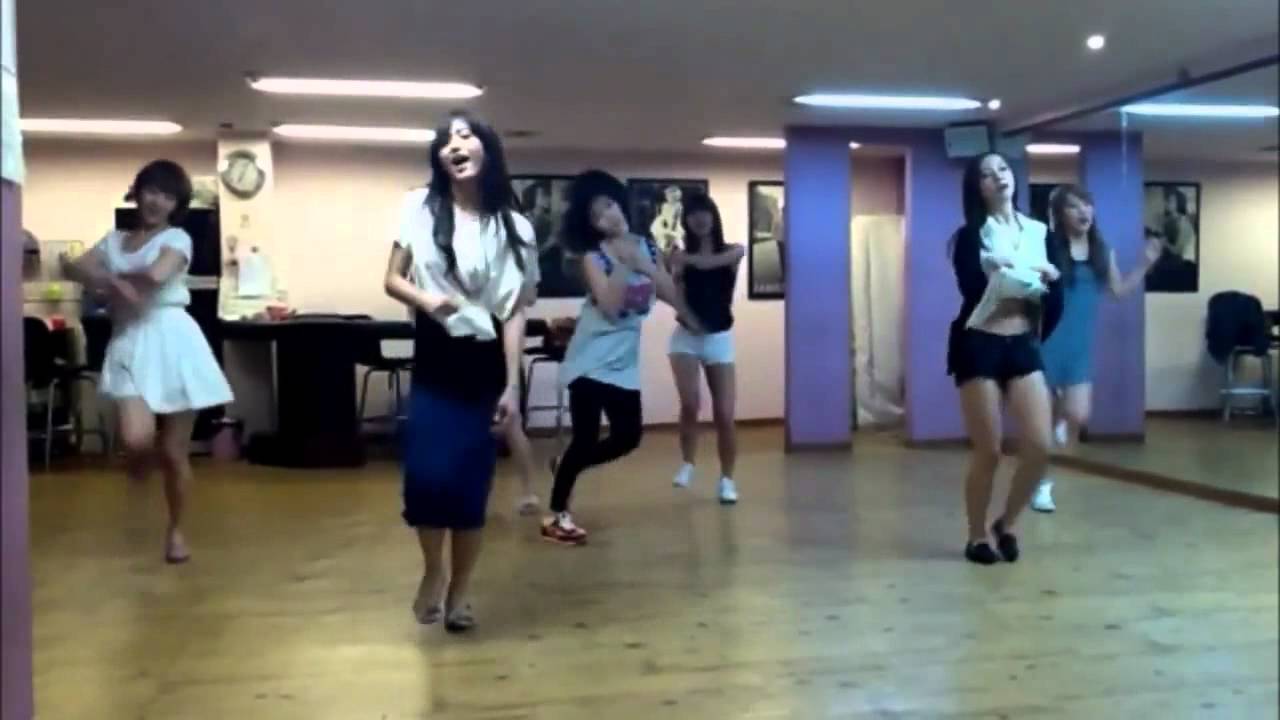 110904 JAEKYUNG LOSES A SHOE DURING REHEARSAL!!!!!!!!!!!!!!!!!! (RAINBOW 레인보우 レインボ)
