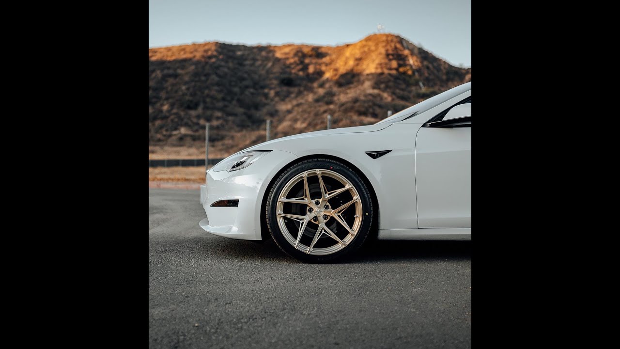 Tesla Plaid / Signature Wheel Fitment / SV705