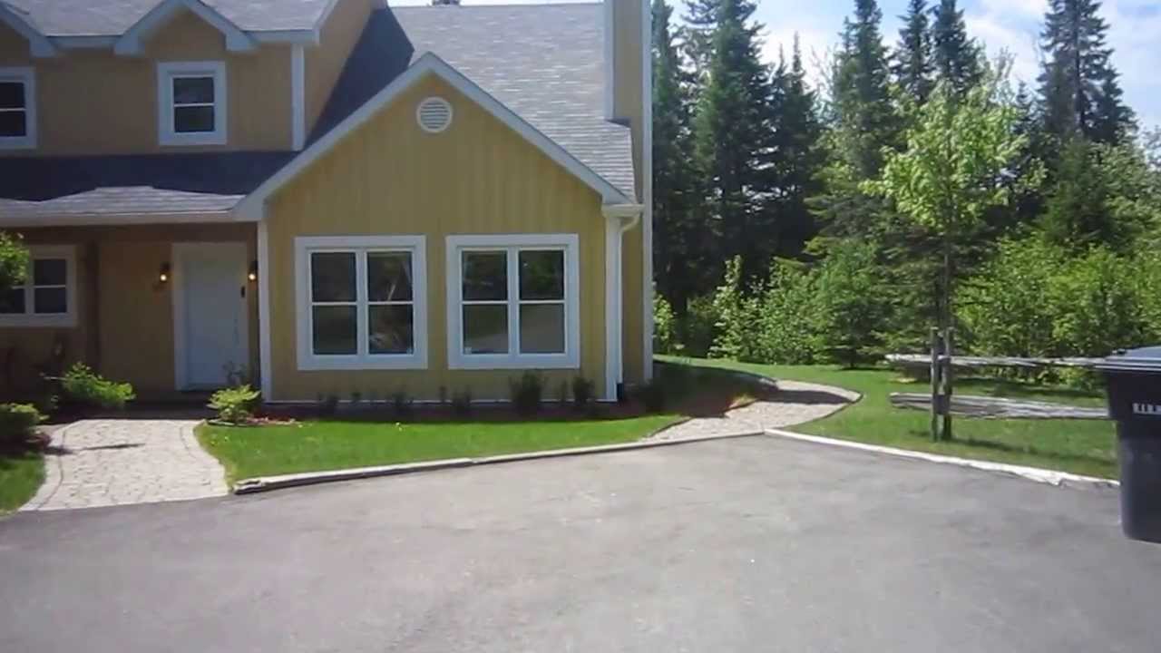 Ste Agathe waterfront property for sale / Maison bord de l'eau Ste Agathe a vendre Laurentides