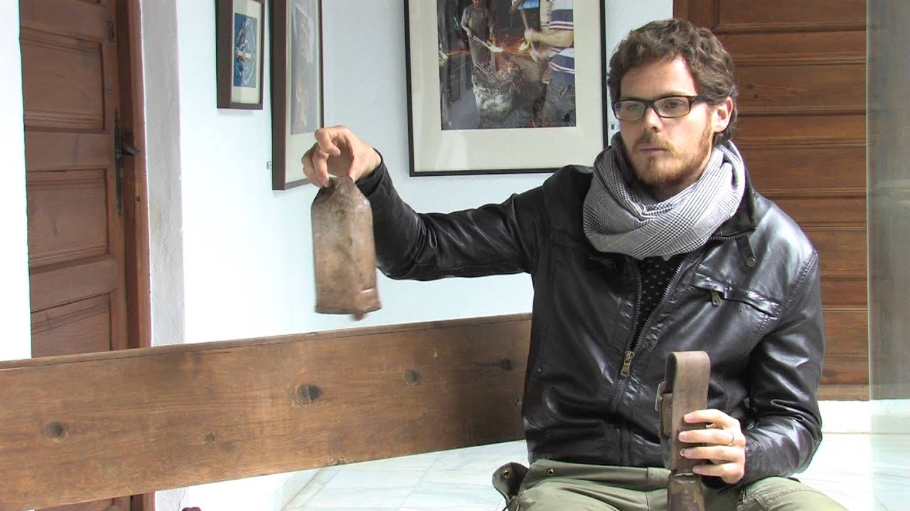 Andrés J. Fajardo Sánchez apadrina un cencerro del Museo Comarcal Velezano 