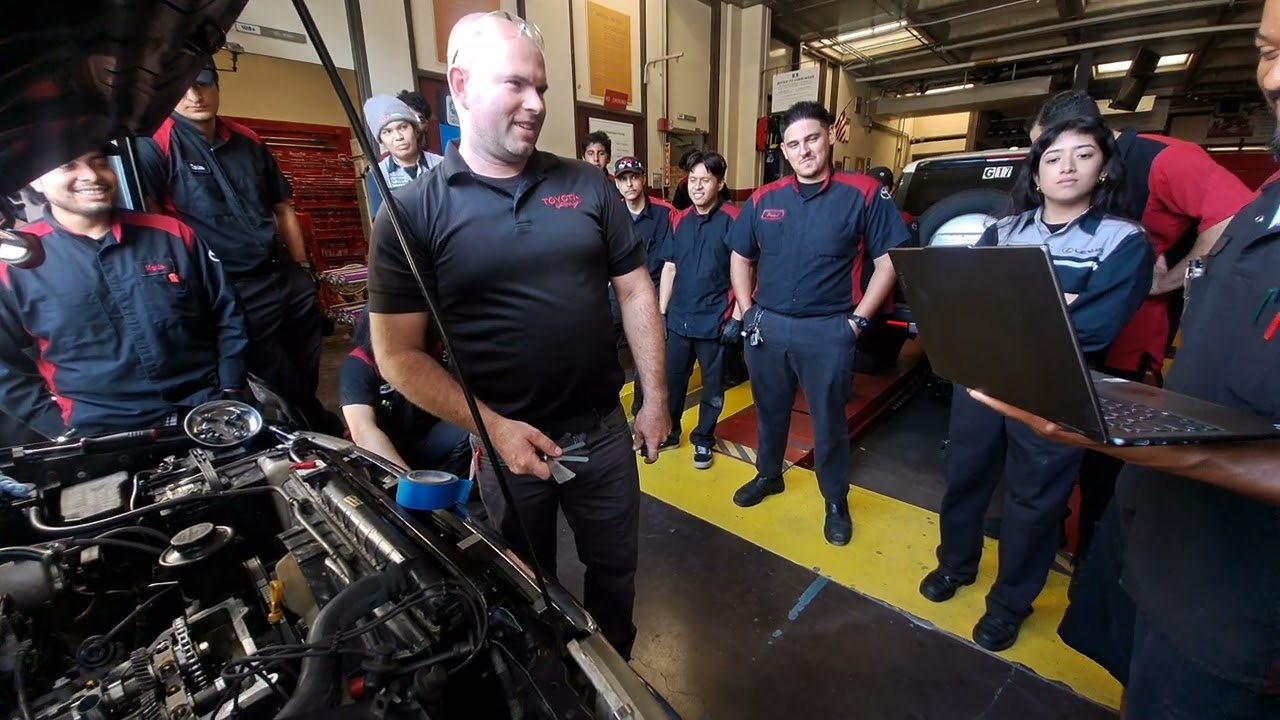 Урок по измерению и проверке зазоров клапанов двигателя Toyota 2ZR