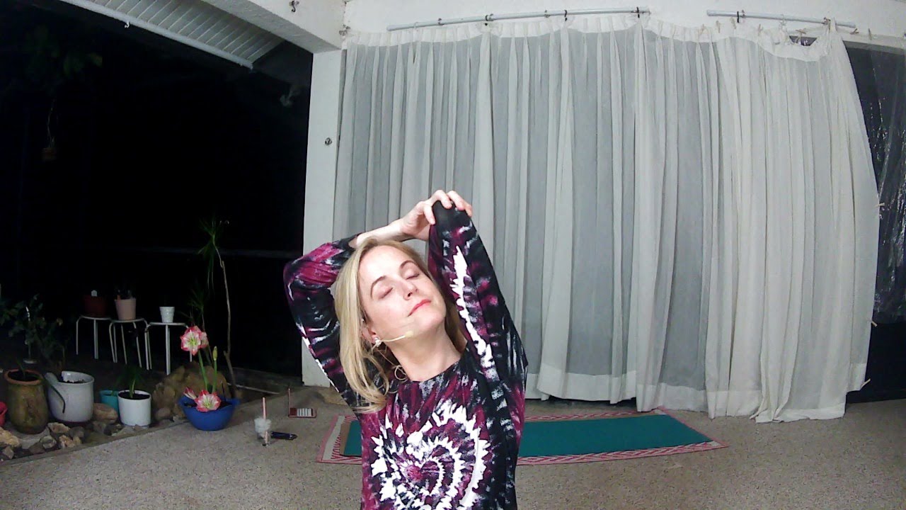 Daily Yoga 2021 - Gentle Yoga for Just Before Bed | Alex Blue Yoga | 3.24.21