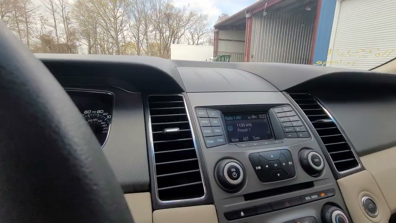 Lot 2 - 2014 Ford Taurus 