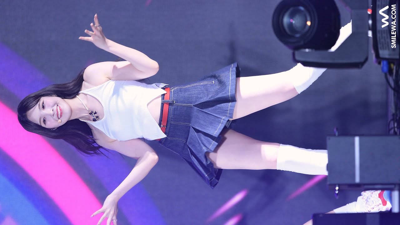 위클리 (Weeekly) 재희 'VROOM VROOM + LIGHTS ON + After School' 직캠 @ 자유MZ 축제 | 240815 | 4K60p