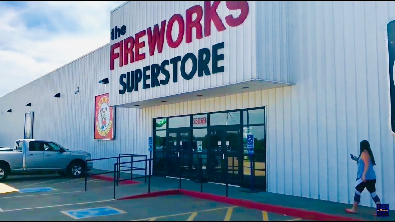 The Fireworks Superstore Hannibal, MO Shopping & Tour! (PART ONE)