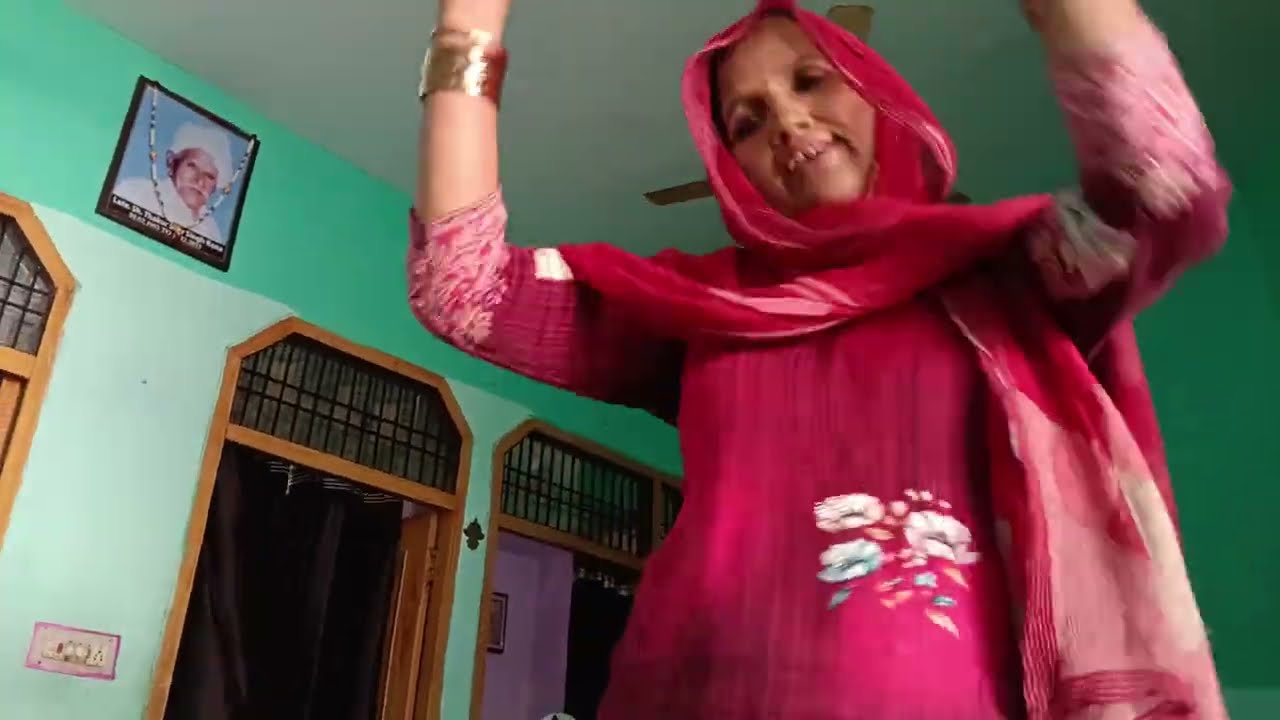 महिलाओं का जबरदस्त धमाकेदार डांस