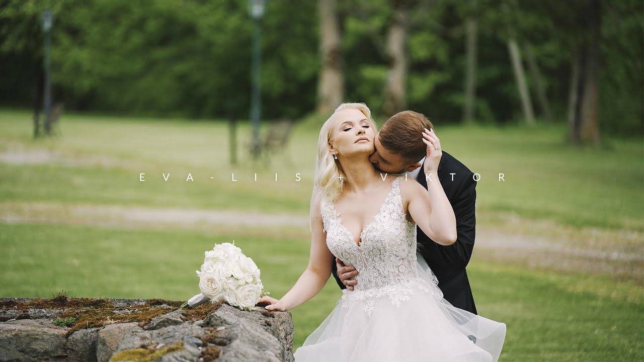 Eva-Liis & Viktor // wedding in Vihterpalu manor in Estonia
