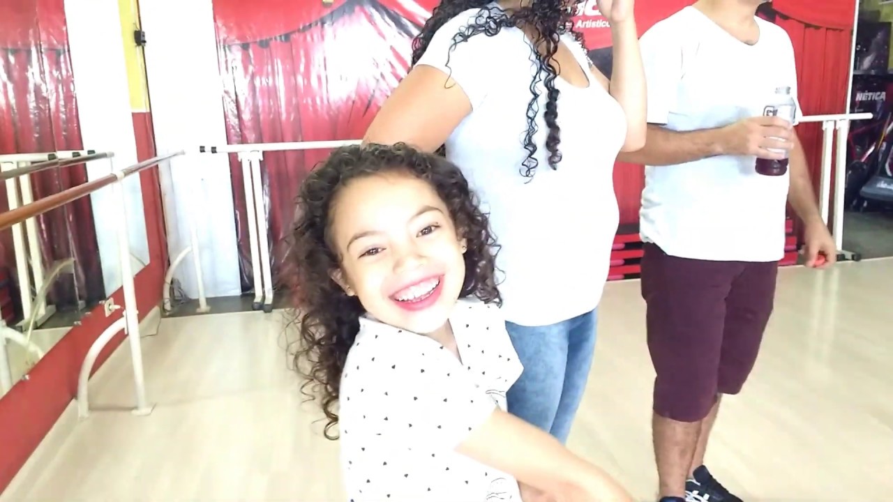 MENINA DA SHOW DANÇANDO SAMBA ROCK