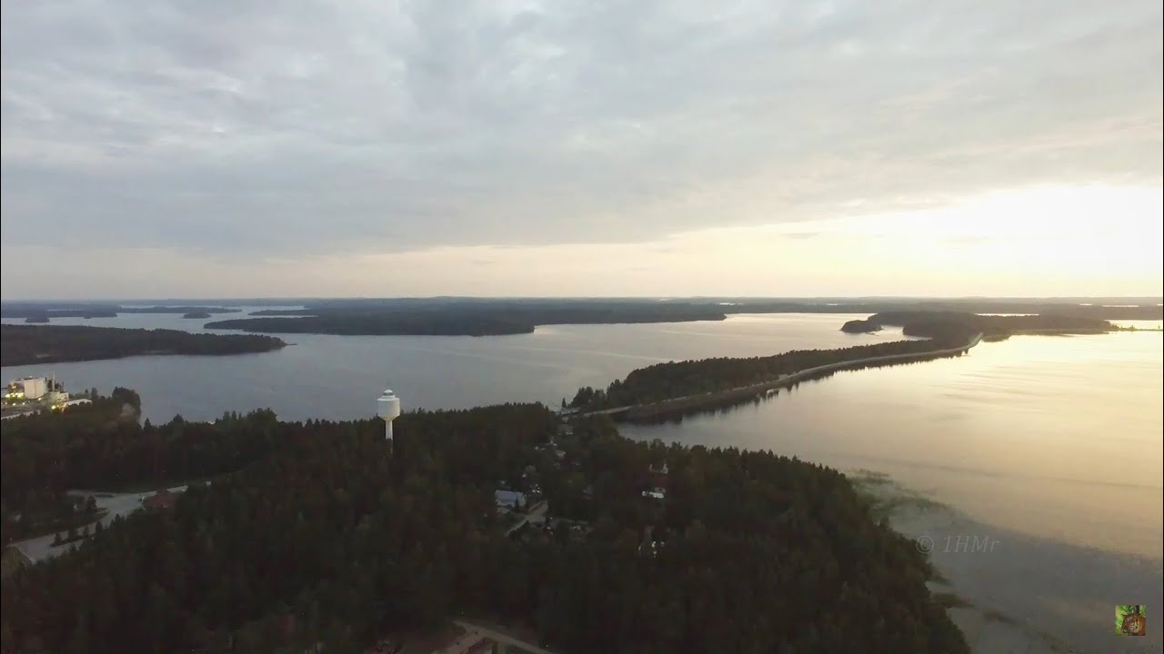 Keskiy&ouml;n maisema Puruvesi keskikes&auml;ll&auml;  4K Drooni video