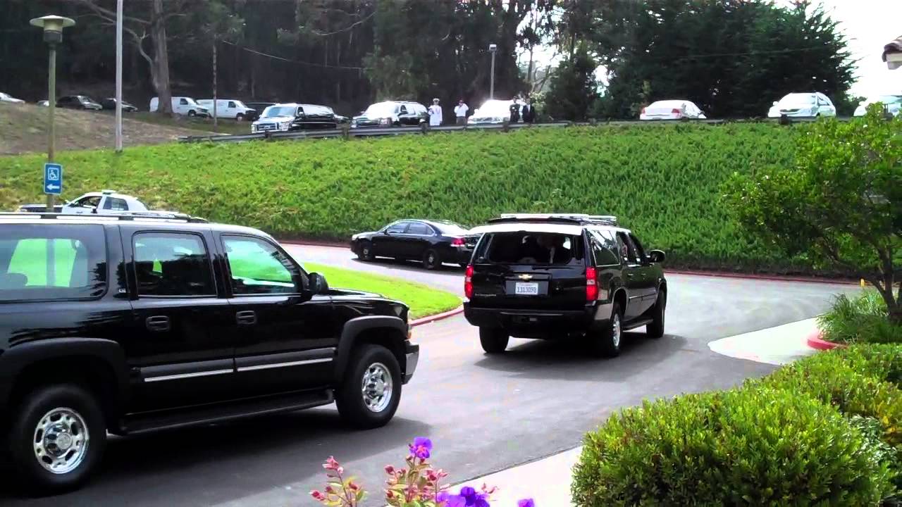Hillary Clinton Motorcade leaving.