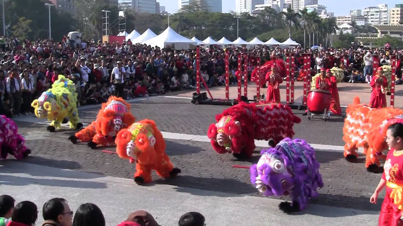 2011.02.03 高雄市100年春節活動-兩廣龍獅戰鼓團 (2)-祥獅拜年 [秀影365]