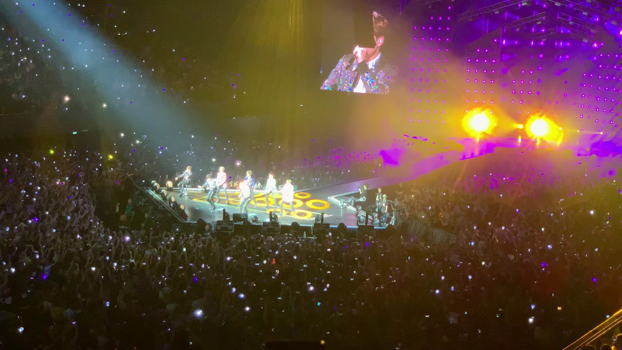 BTS - DNA (full) - Live @ Ziggo Dome, Amsterdam, 13-10-2018 (4K@60FPS)