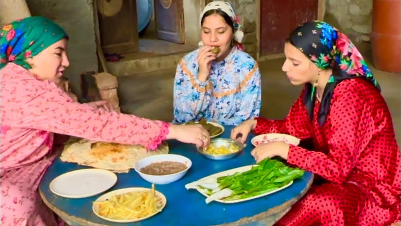 فطار العيله والمه ليه طعم تاني 👌 والاخوات متجمعين 🥰  والله زمان