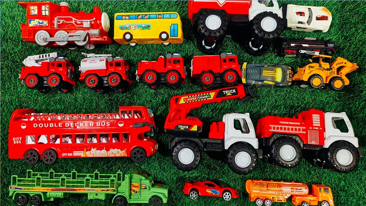Menemukan Mainan mobilan Bus Telolet, Escavator Beko, Tank Baja, Mobil Ambulance,Truk oleng