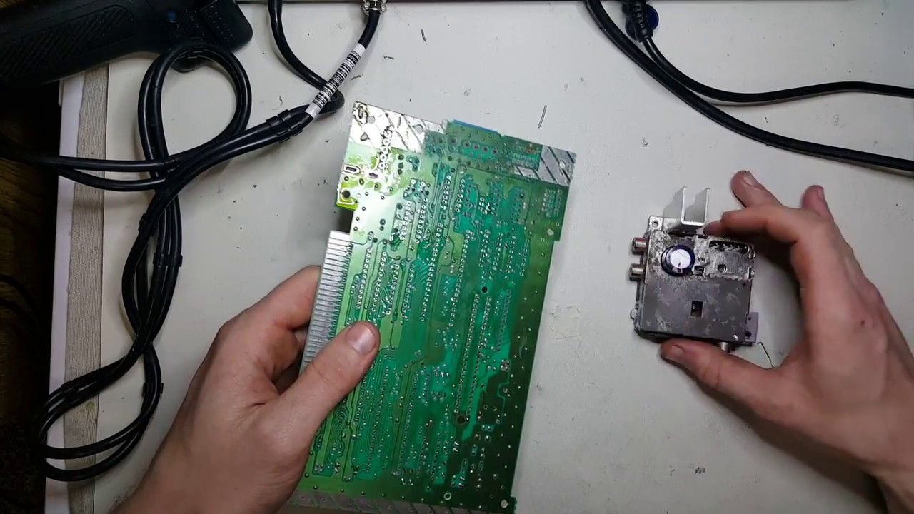 How to remove the AV RF power module from a Nintendo NES