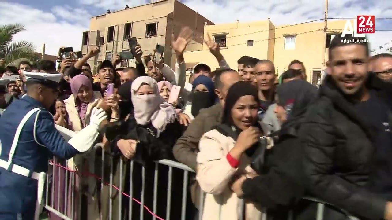 #الجزائر | جماهير حاشدة تستقبل الرئيس تبون في قلب مدينة #الجلفة