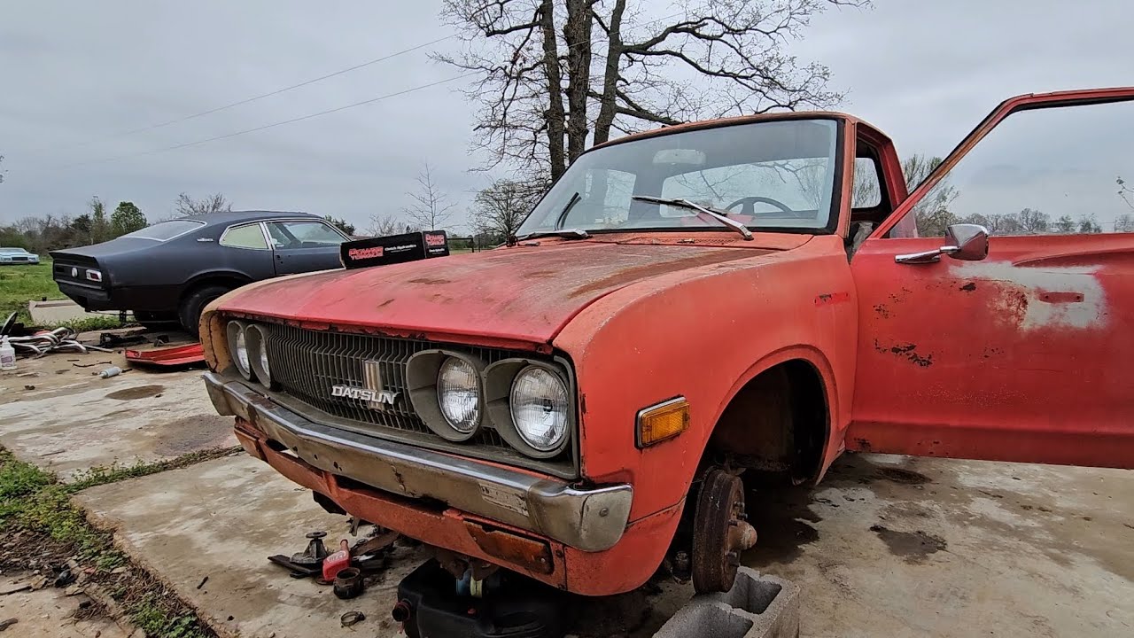 Datsun 620 junk to driving in 6 days (episode 1 of 2)