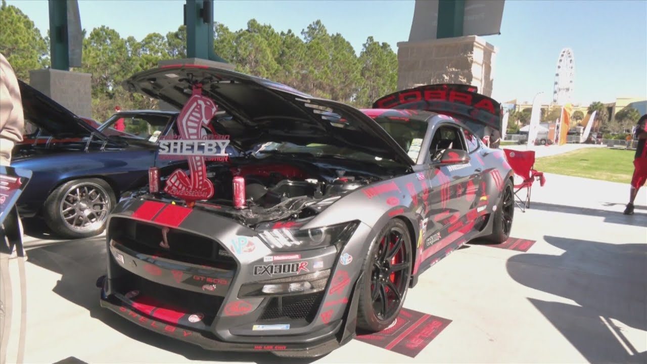 Автомобильное шоу Emerald Coast Cruizin' набирает обороты в Панама-Сити-Бич.