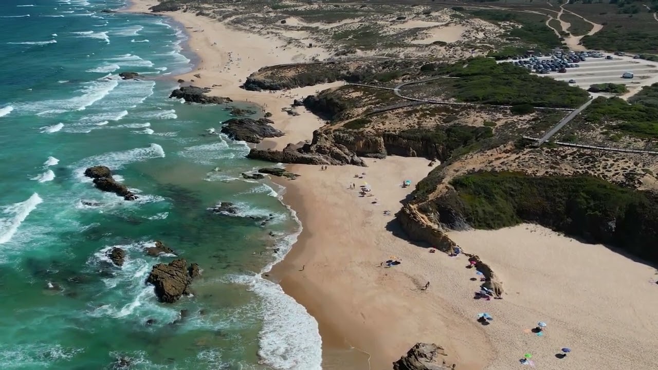 Praia do Malhão. Malhão Beach. 4k. DJI Mini 3 Pro