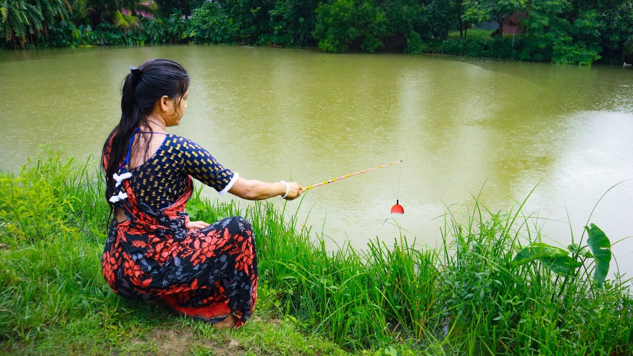 Amazing fishing video || Beautiful lady is unique fishing in village pond with hook || Hook fishing
