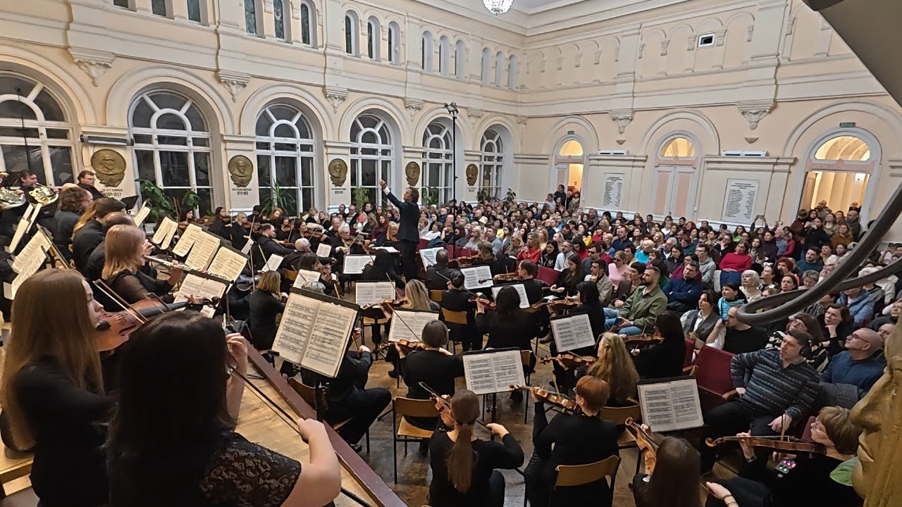 Ravel - Daphnis and Chloe ( Hobart Earle/OPO )