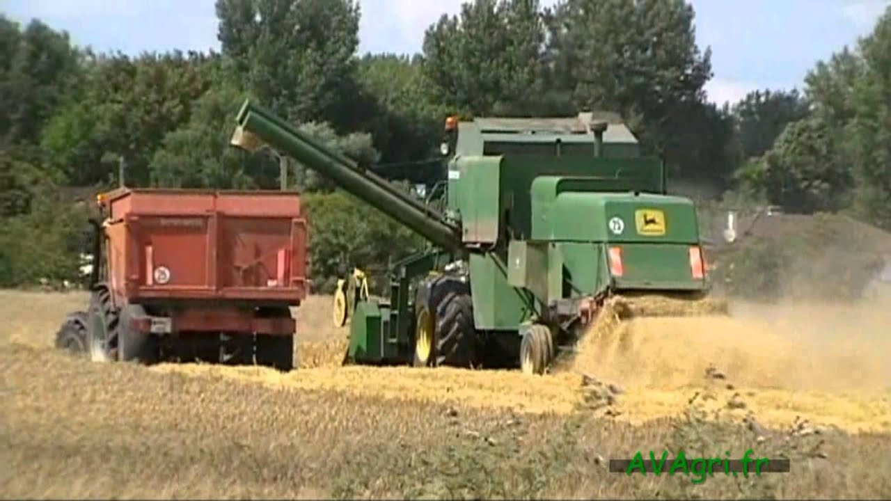 JOHN DEERE 970 à la moisson de l'escourgeon en 2009