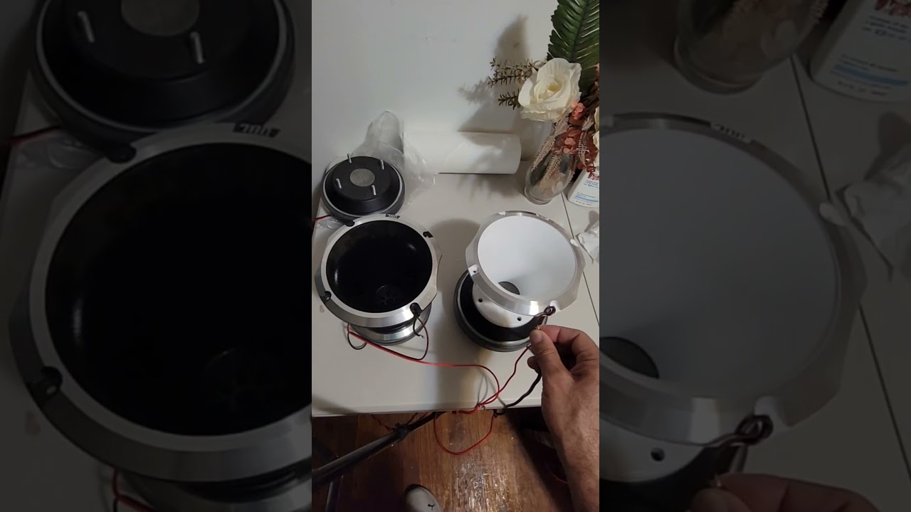 JBL D350 VS B&C DE750TN-8